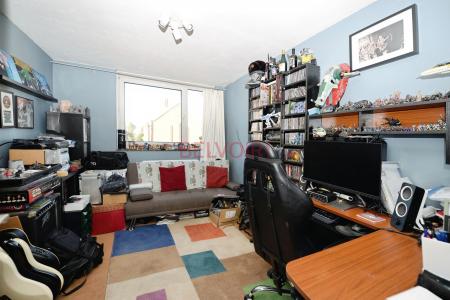 3 bedroom Flat for sale in Orchard Lane, Southampton, SO14