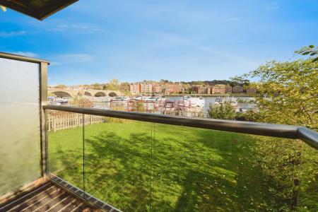 2 bedroom Flat for sale in Priory Road, St Denys, Southampton, SO17