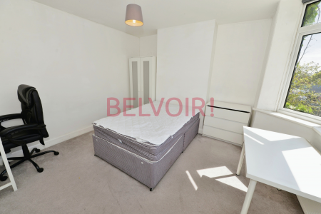 5 bedroom Semi-detached house to let in Burgess Road, Southampton, SO16