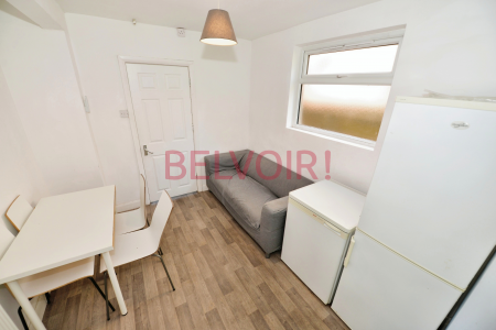 5 bedroom Semi-detached house to let in Burgess Road, Southampton, SO16