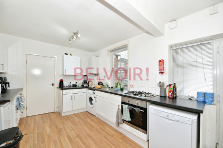 5 bedroom Semi-detached house to let in Burlington Road, Polygon, Southampton, SO15