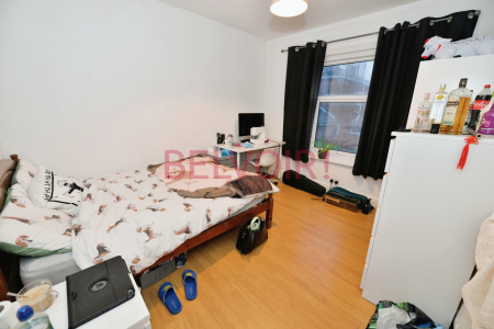 5 bedroom Semi-detached house to let in Harborough Road, Polygon, Southampton, SO15