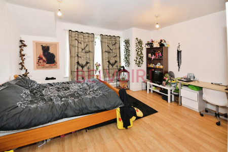 5 bedroom Semi-detached house to let in Harborough Road, Polygon, Southampton, SO15