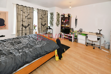 5 bedroom Semi-detached house to let in Harborough Road, Polygon, Southampton, SO15