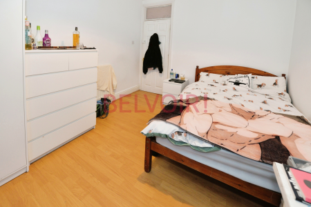 5 bedroom Semi-detached house to let in Harborough Road, Polygon, Southampton, SO15