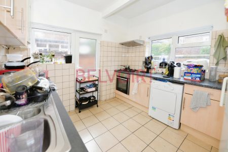 5 bedroom Semi-detached house to let in Harborough Road, Polygon, Southampton, SO15