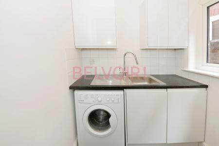 5 bedroom Semi-detached house to let in Harborough Road, Polygon, Southampton, SO15