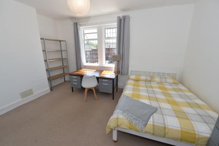 4 bedroom Semi-detached house to let in Mayfield Road, Southampton, SO17