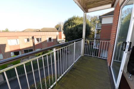 2 bedroom Flat to let in Hill Lane, Banister Park, Southampton, SO15