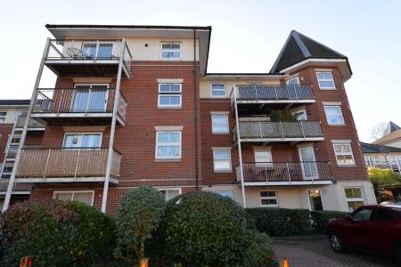 2 bedroom Flat to let in Hill Lane, Banister Park, Southampton, SO15