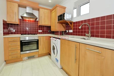 2 bedroom Flat to let in Archers Road, Archway, Southampton, SO15