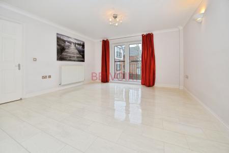 2 bedroom Flat to let in Archers Road, Archway, Southampton, SO15