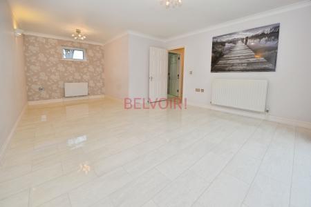 2 bedroom Flat to let in Archers Road, Archway, Southampton, SO15