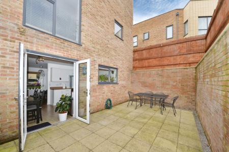 3 bedroom Town house to let in Canon Place, Southampton, SO19