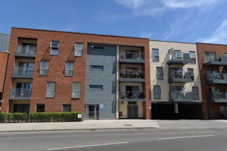 2 bedroom Flat to let in John Thornycroft Road, Southampton, SO19