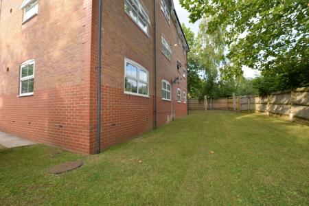 2 bedroom Flat to let in Chelveston Crescent, Southampton, SO16