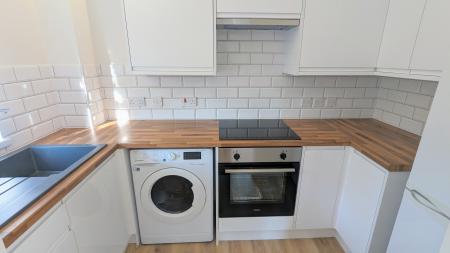 2 bedroom Flat to let in Chelveston Crescent, Southampton, SO16