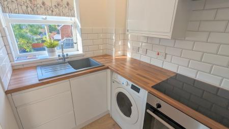 2 bedroom Flat to let in Chelveston Crescent, Southampton, SO16