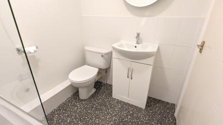 2 bedroom Flat to let in Chelveston Crescent, Southampton, SO16