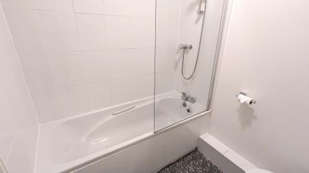 2 bedroom Flat to let in Chelveston Crescent, Southampton, SO16