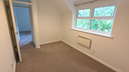 2 bedroom Flat to let in Chelveston Crescent, Southampton, SO16