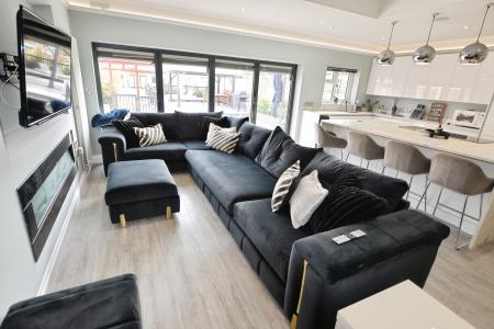 4 bedroom Semi-detached house to let in Upper Brownhill Road, Maybush, Southampton, SO16