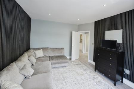 4 bedroom Semi-detached house to let in Upper Brownhill Road, Maybush, Southampton, SO16