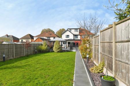 4 bedroom Semi-detached house to let in Upper Brownhill Road, Maybush, Southampton, SO16