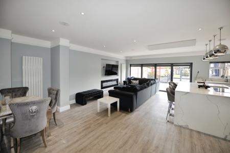 4 bedroom Semi-detached house to let in Upper Brownhill Road, Maybush, Southampton, SO16