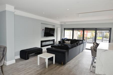 4 bedroom Semi-detached house to let in Upper Brownhill Road, Maybush, Southampton, SO16