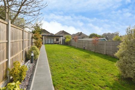 4 bedroom Semi-detached house to let in Upper Brownhill Road, Maybush, Southampton, SO16