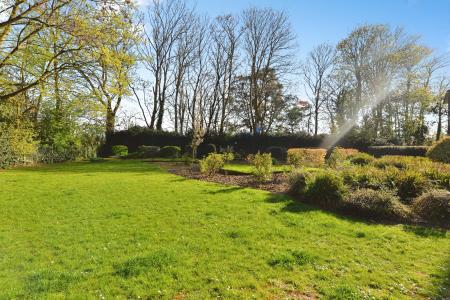 1 bedroom Flat to let in Millbrook Road East, Southampton, SO15