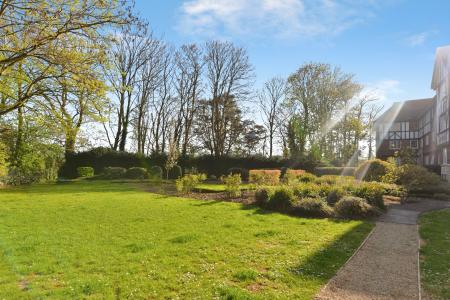 1 bedroom Flat to let in Millbrook Road East, Southampton, SO15