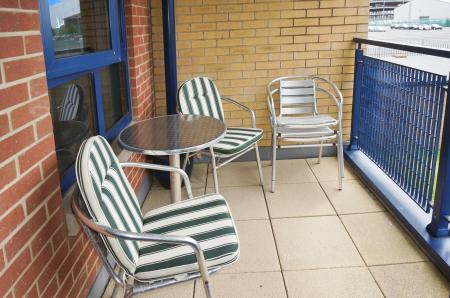 2 bedroom Flat to let in Canute Road, Southampton, SO14