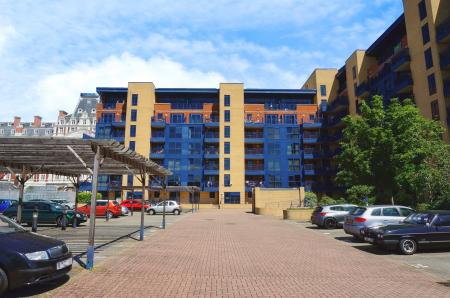 2 bedroom Flat to let in Canute Road, Southampton, SO14