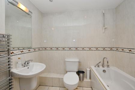 2 bedroom Flat to let in Canute Road, Southampton, SO14