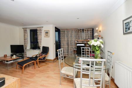 2 bedroom Flat to let in Canute Road, Southampton, SO14