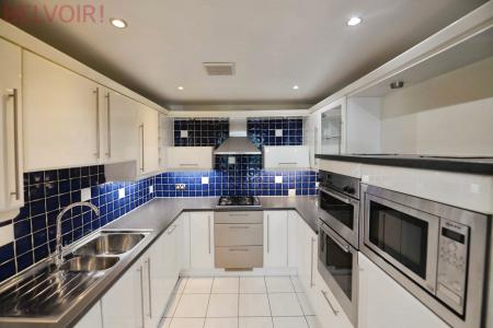 2 bedroom Flat to let in Canute Road, Southampton, SO14