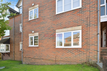 1 bedroom Studio flat to let in Kitchener Road, Southampton, SO17