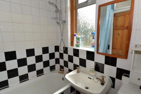 3 bedroom Semi-detached house to let in Honeysuckle Road, Southampton, SO16