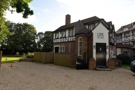 1 bedroom Flat to let in Millbrook Road East, Southampton, SO15