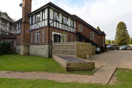 1 bedroom Flat to let in Millbrook Road East, Southampton, SO15