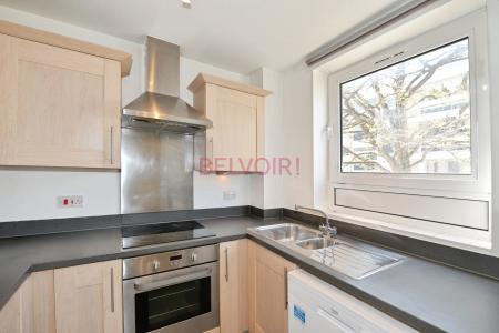 2 bedroom Flat to let in Castle Way, Southampton, SO14
