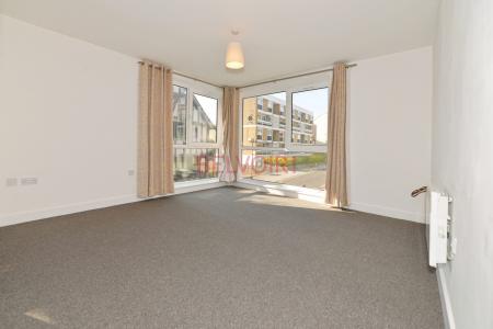 2 bedroom Flat to let in Castle Way, Southampton, SO14