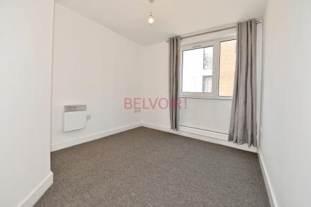 2 bedroom Flat to let in Castle Way, Southampton, SO14