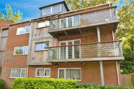 2 bedroom Flat to let in 9 Bournemouth Road, Chandler's Ford, SO53