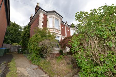 5 bedroom Semi-detached house to let in Gordon Avenue, Portswood, Southampton, SO14