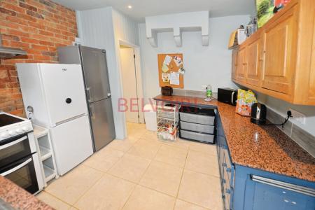 5 bedroom Semi-detached house to let in Gordon Avenue, Portswood, Southampton, SO14