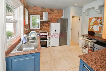 5 bedroom Semi-detached house to let in Gordon Avenue, Portswood, Southampton, SO14