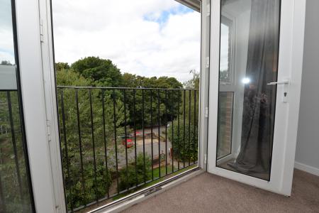 2 bedroom Flat to let in Westridge Road, Southampton, SO17